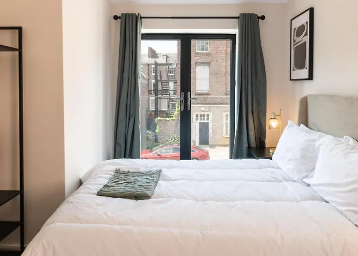 Luxury 4Br City Centre House - Free Parking