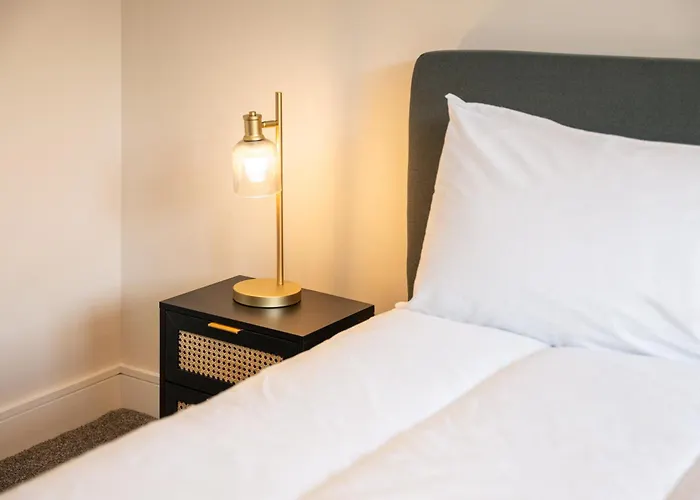 Luxury 4Br City Centre House - Free Parking