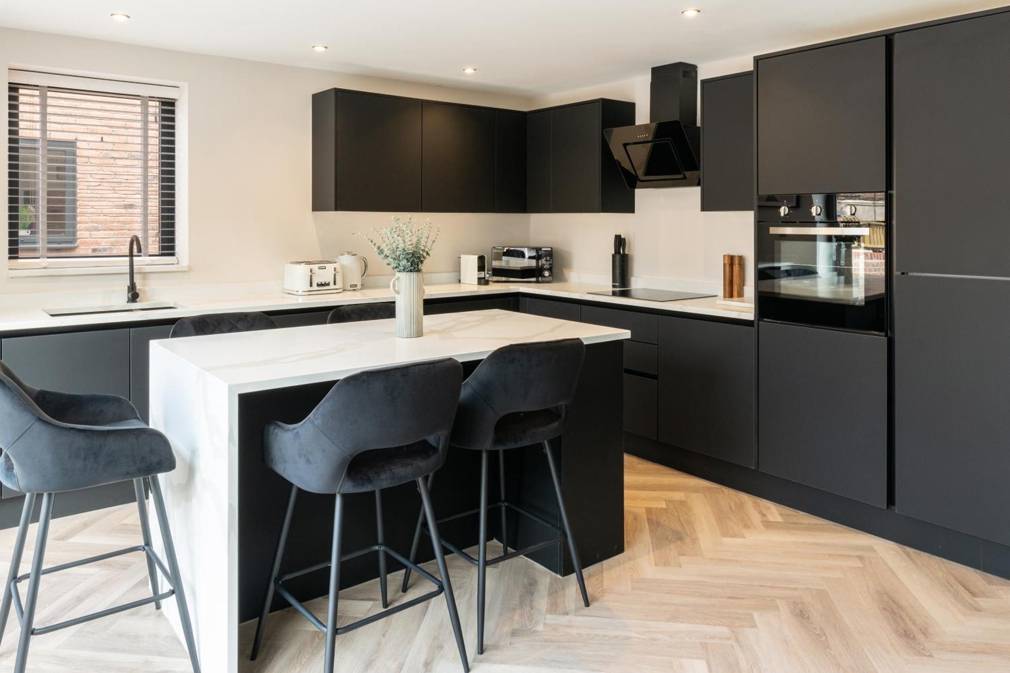 Luxury 4br Centre House - Free Parking *