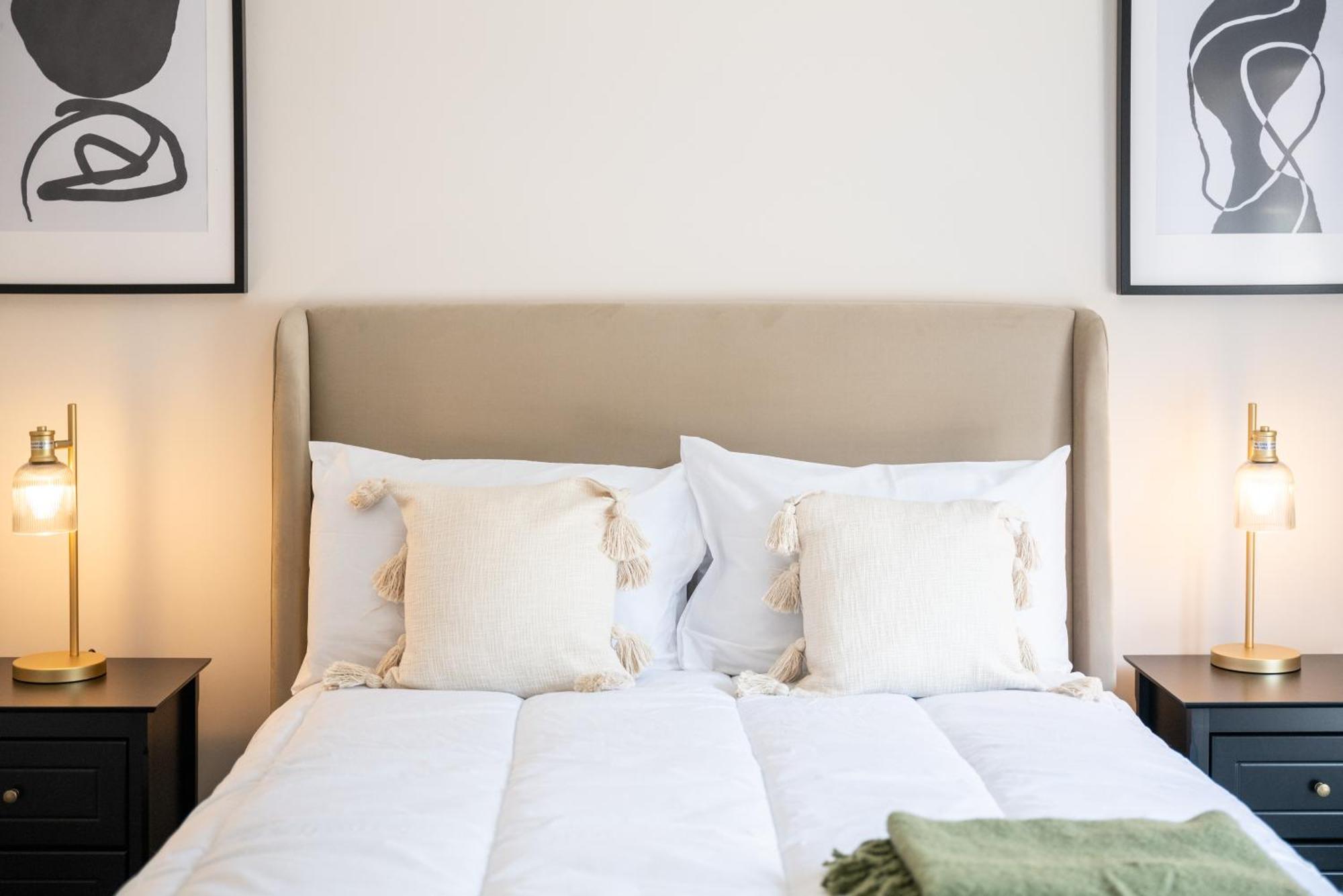 Luxury 4br Centre House - Free Parking *